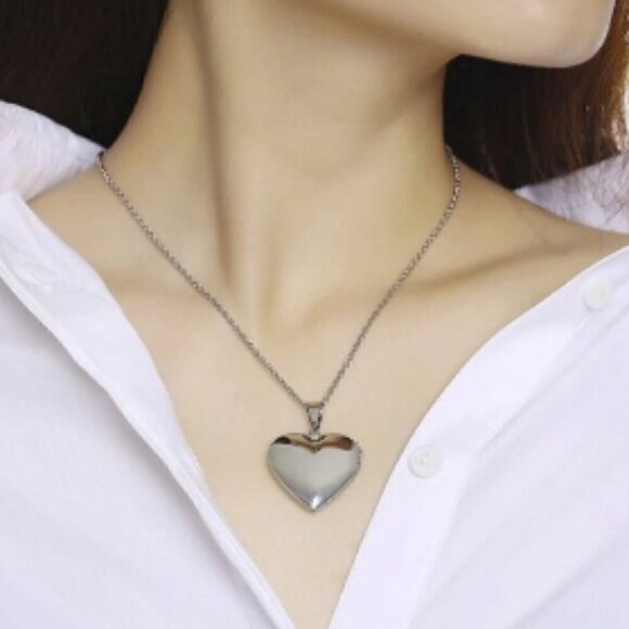 Heart Photo Locket Openable Frame Silver PVD Stainless Steel 18 in Necklace - Picture 1 of 8